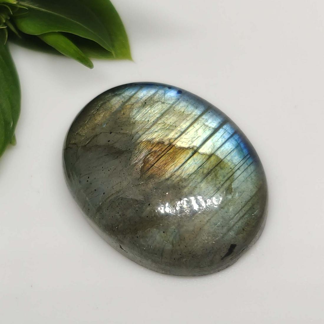 17.45 ct Natural Labradorite: No Reserve! Title: 17.45 ct Natural Labradorite Additional Information: Gemstones: Labradorite Carat Weights: 17.45 ct Size/Dimensions: 20 X 15 X 6.50 mm Origin : Labrador Materials & Techniques: Labr