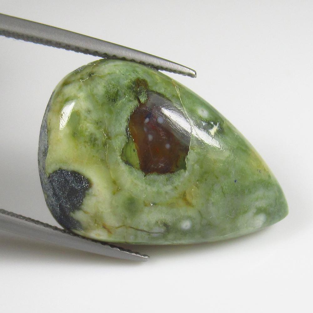 Natural Jasper Quartz - 16.00 Ct: No Reserve! Title: Natural Jasper Quartz - 16.00 Ct Origin: Brazil Weight: 16 Size/Dimensions: 23.0 x 17.0 x 6.0 mm Additional Information: Pieces : 1 No's / Shape : Pear Cabochon / Color : Green / Cl