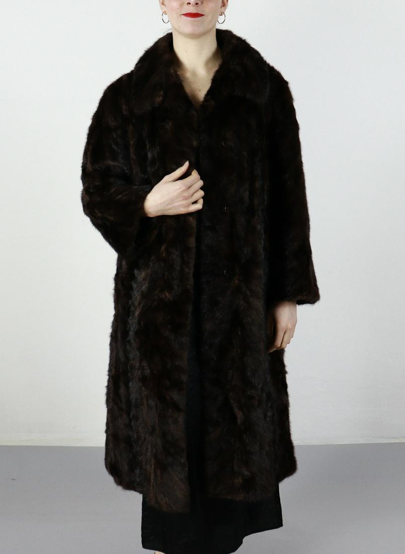 BRONW MINK FUR COAT EU: L ; US: 16: Title: BRONW MINK FUR COAT EU: L ; US: 16 Size/Dimensions: Aproximate size- EU: L; US: 16 : Important details: Length: 112cm/44.09in -Shoulders width:42cm/16.54in -Sleeve Length:58cm/22.83in -Bust siz