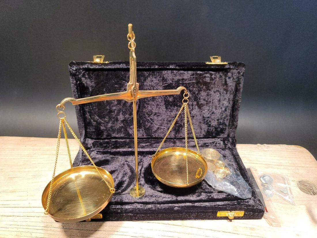 Brass Balance Scales w Box: 5 1/8" long beam 7" tall from top to bottom of the pans Nice reproduction brass scale with box. This scale is fully functional. It comes with all he weights and pieces as shown. Hard to tell its age, 