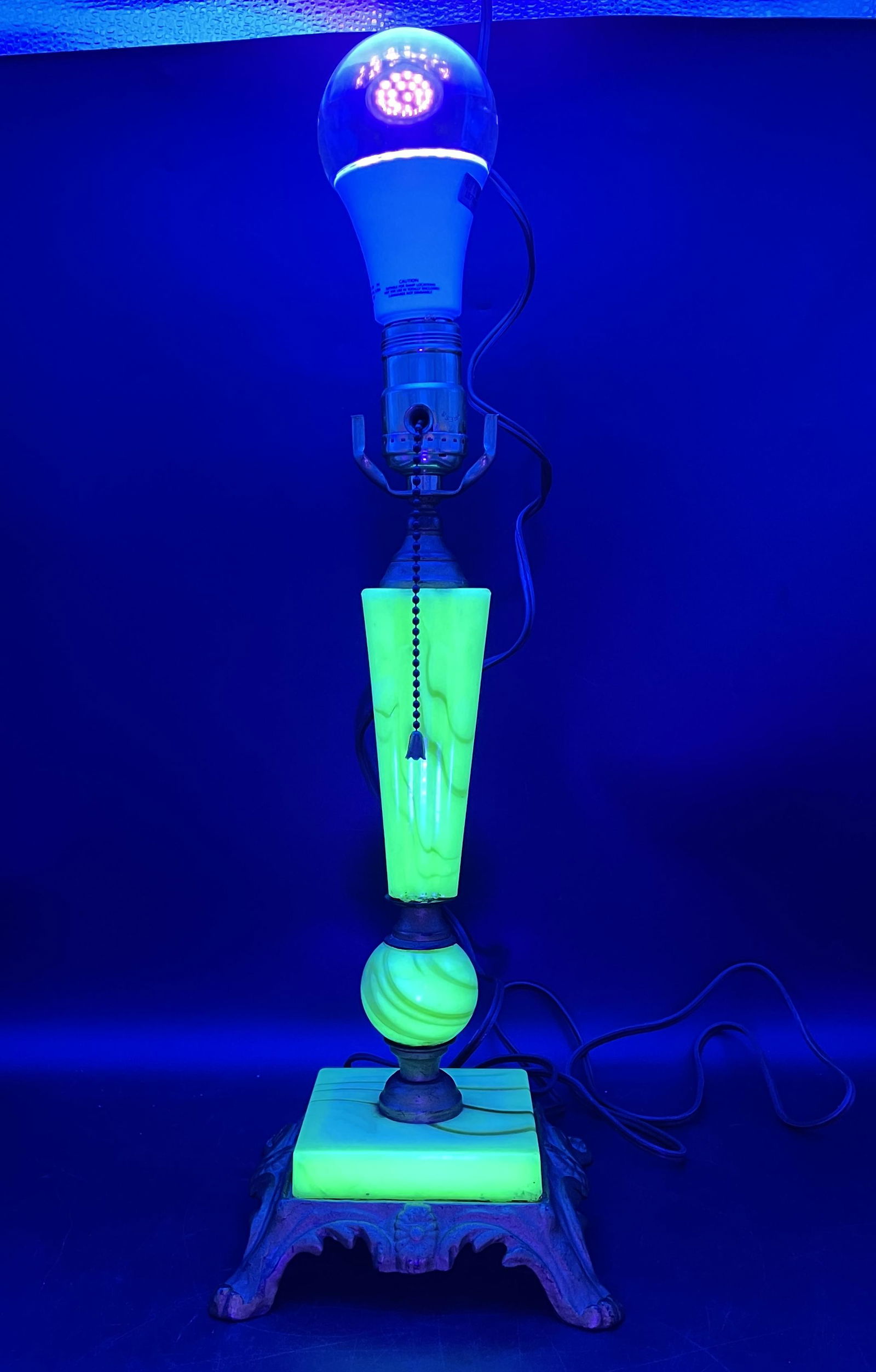 Antique JADEITE URANIUM SLAG GLASS TABLE LAMP (1 of 8)