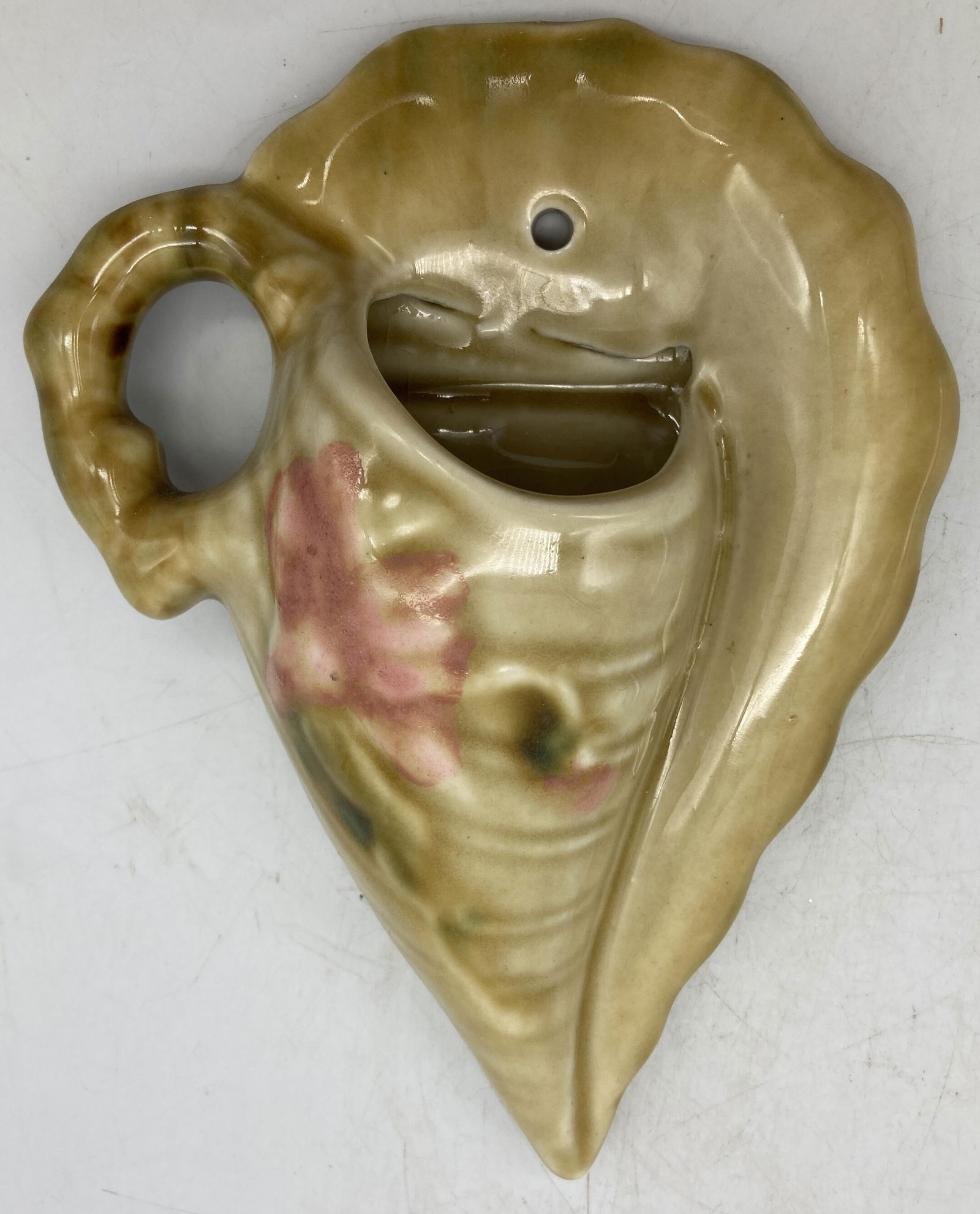 VINTAGE HULL POTTERY USA WOODLAND WALL POCKET VASE (1 of 6)