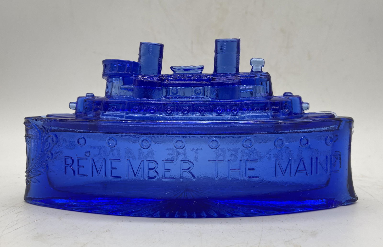 MCKEE GLASS REMEMBER THE MAINE COBALT BLUE SHIP CANDY DISH VINTAGE 1930S (1 of 8)