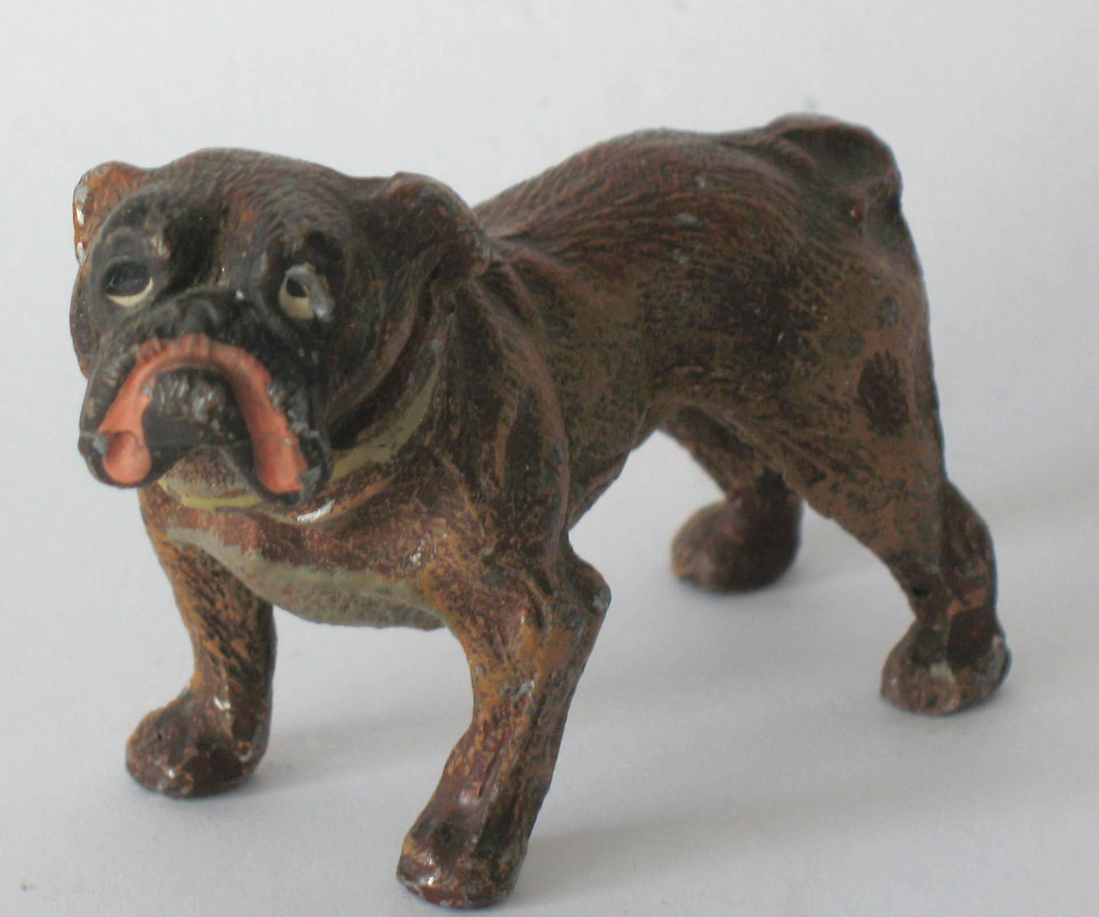 Vintage cast metal Bulldog paper weight. (1 of 2)
