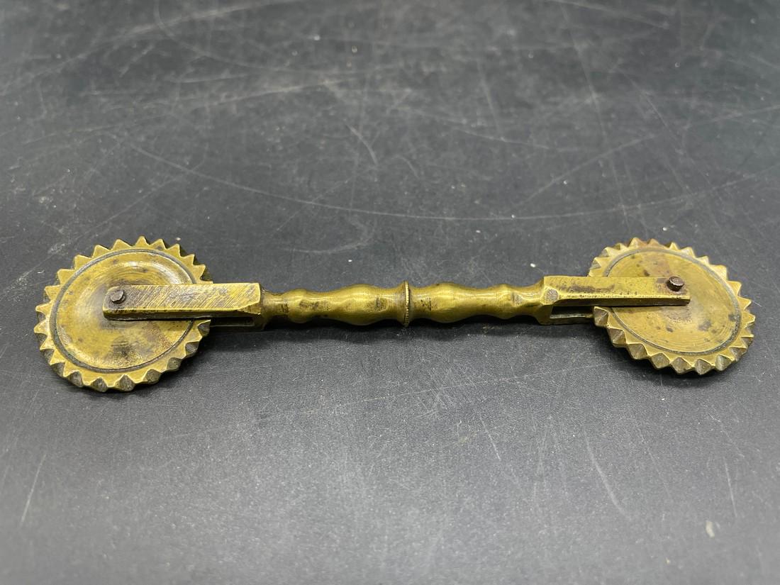 Antique Brass Double Pie Crimper Crimping Wheel Collectible Tool (1 of 7)