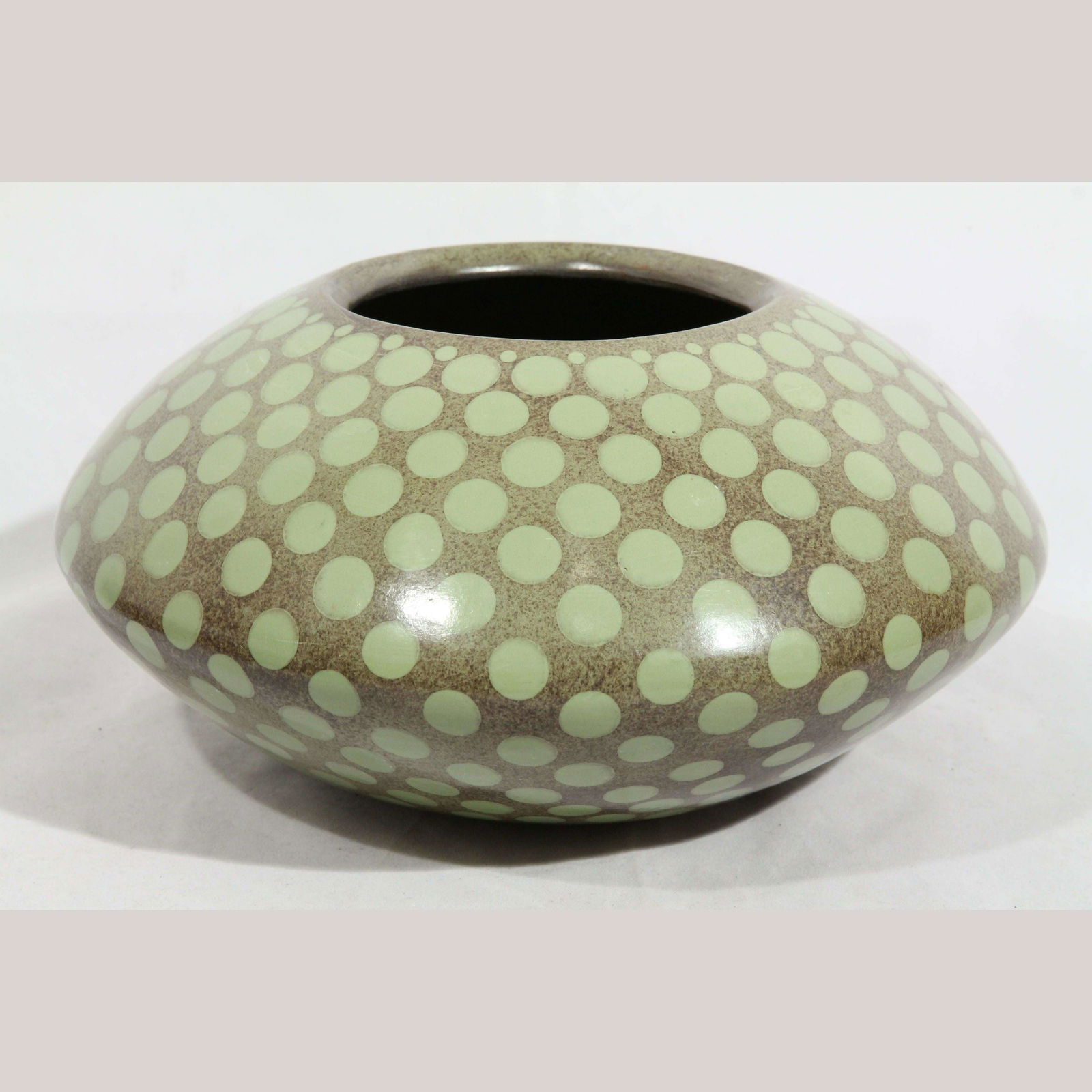 New Vase/Vessel Mexican Folk Art Fernando Solis Collectible Green Dots: No Reserve! Beautiful Mexican Collectible Vase/Vessel Tall- 4-3/4" Wide- 9-3/4" Opening- 4" The vase was made by award winner Fernando Solis. The vase/vessel was made at the workshop of inte