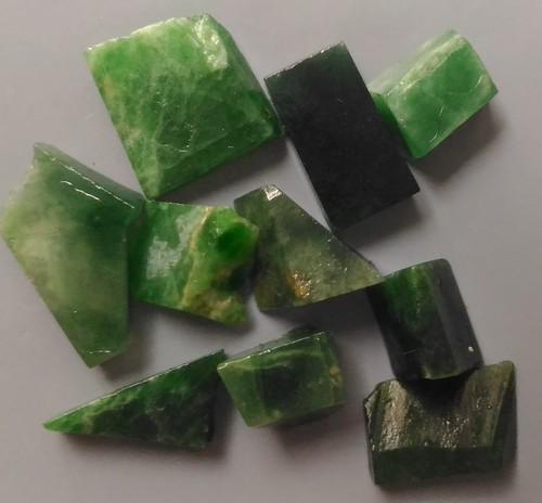 3.84 GRAM SET OF 10 DARK GREEN JADEITE JADE: Title: 3.84 GRAM SET OF 10 DARK GREEN JADEITE JADE Origin: Hpakant, Kachin State, Myanmar Size: 0.5-1 cm / 3.84 gram Description: set of 10 dark green jadeite jade cut pieces Reserve: $4.00 Shipping: