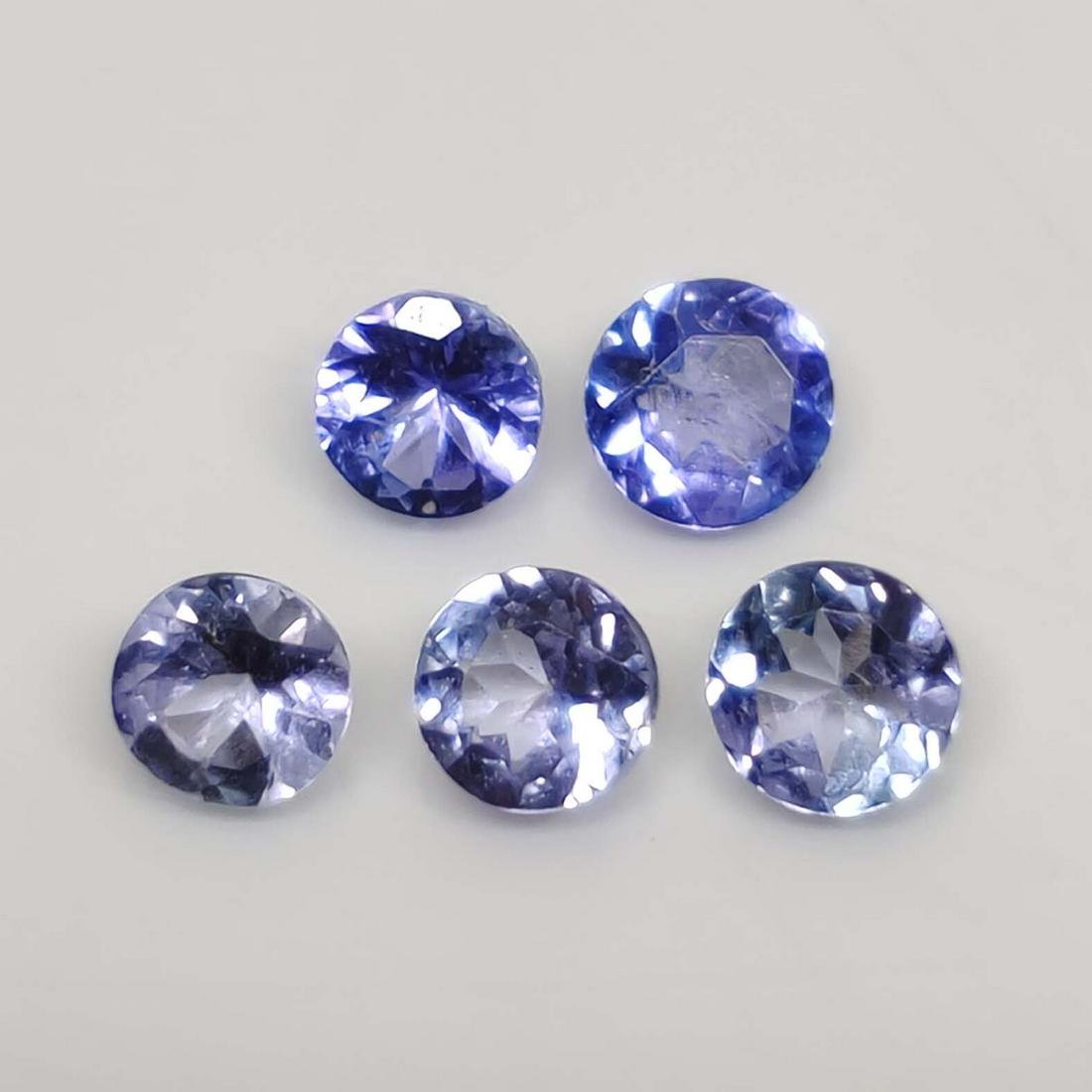 0.90 ct Natural Tanzanite Lot: No Reserve! Title: 0.90 ct Natural Tanzanite Lot Additional Information: Gemstones: Natural Tanzanite Carat Weights: 0.90 ct Size/Dimensions: 3.8 x 3.80 mm Materials & Techniques: Tanzanite Shipping: 