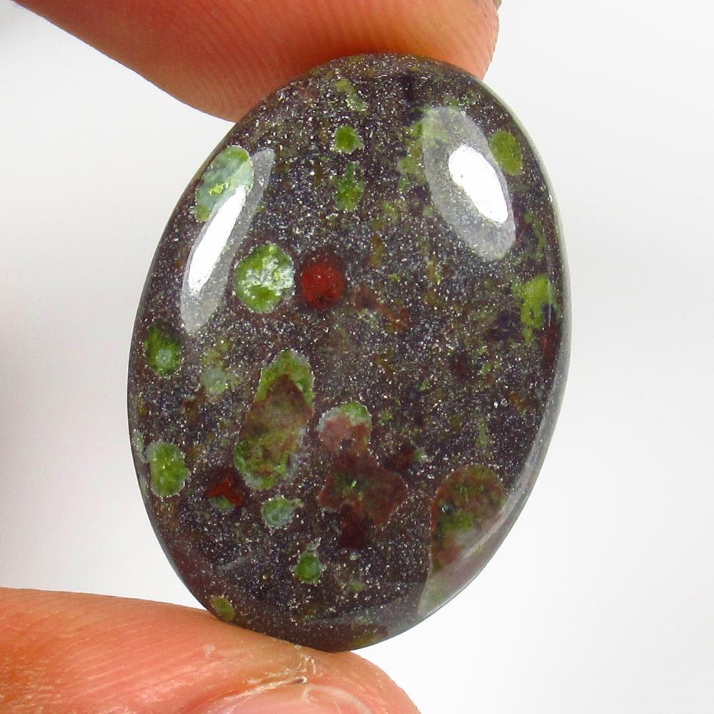 Natural Jasper Quartz - 21.56 Ct: No Reserve! Title: Natural Jasper Quartz - 21.56 Ct Origin: Brazil Weight: 21.56 Size/Dimensions: 26.0 x 19.0 x 5.0 mm Additional Information: Pieces : 1 No's / Shape : Oval Cabochon / Color : Brown /