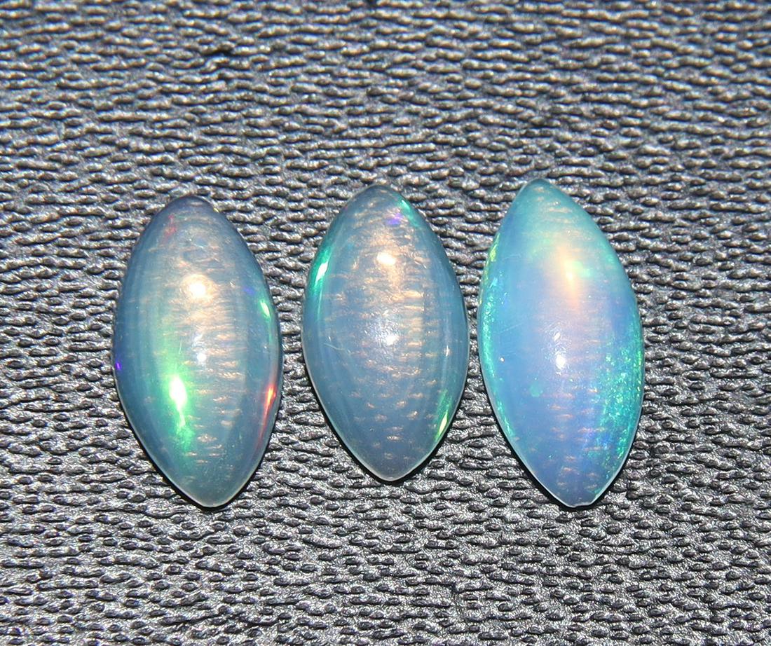 1.05 Cts Natural Ethiopian Opal Set (1 of 2)