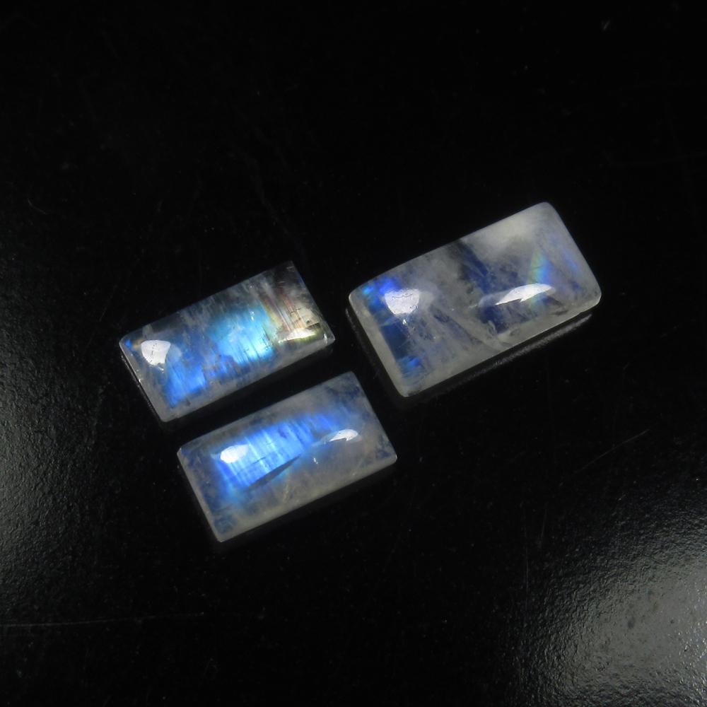 Natural Blue Moonstone Set - 3.25 Ct: No Reserve! Title: Natural Blue Moonstone Set - 3.25 Ct Origin: India Weight: 3.25 Size/Dimensions: 8.0x4.2 - 10.0x5.0 mm Additional Information: Pieces : 3 No's / Shape : Rectangle Cut/ Color : Blue 