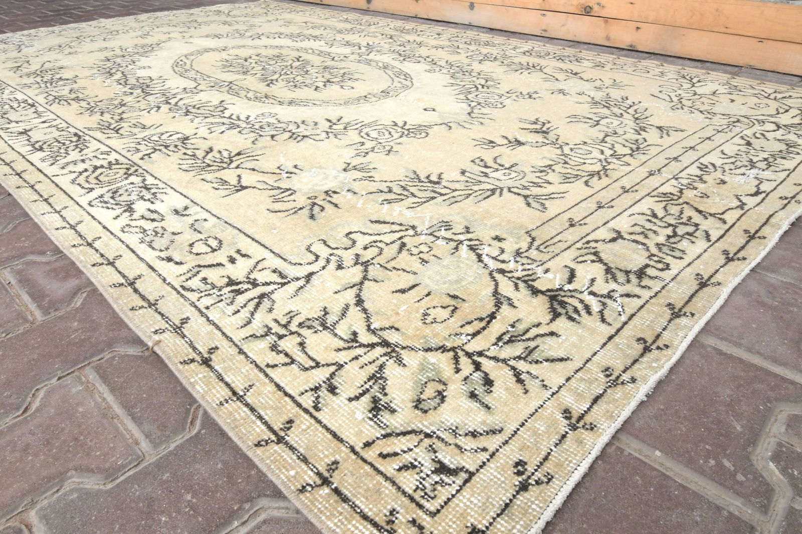 6x9 Oushak Turkish Oushak Antique Home: Title: 6x9 Oushak Turkish Oushak Antique Home Origin: Turkey Date/Period: 1960 - 1970 Dimension: Width: 5.7 feet Length: 9.2 feet Materials: Wool And Cotton Description: This Turkish Rug one-of-a-kind