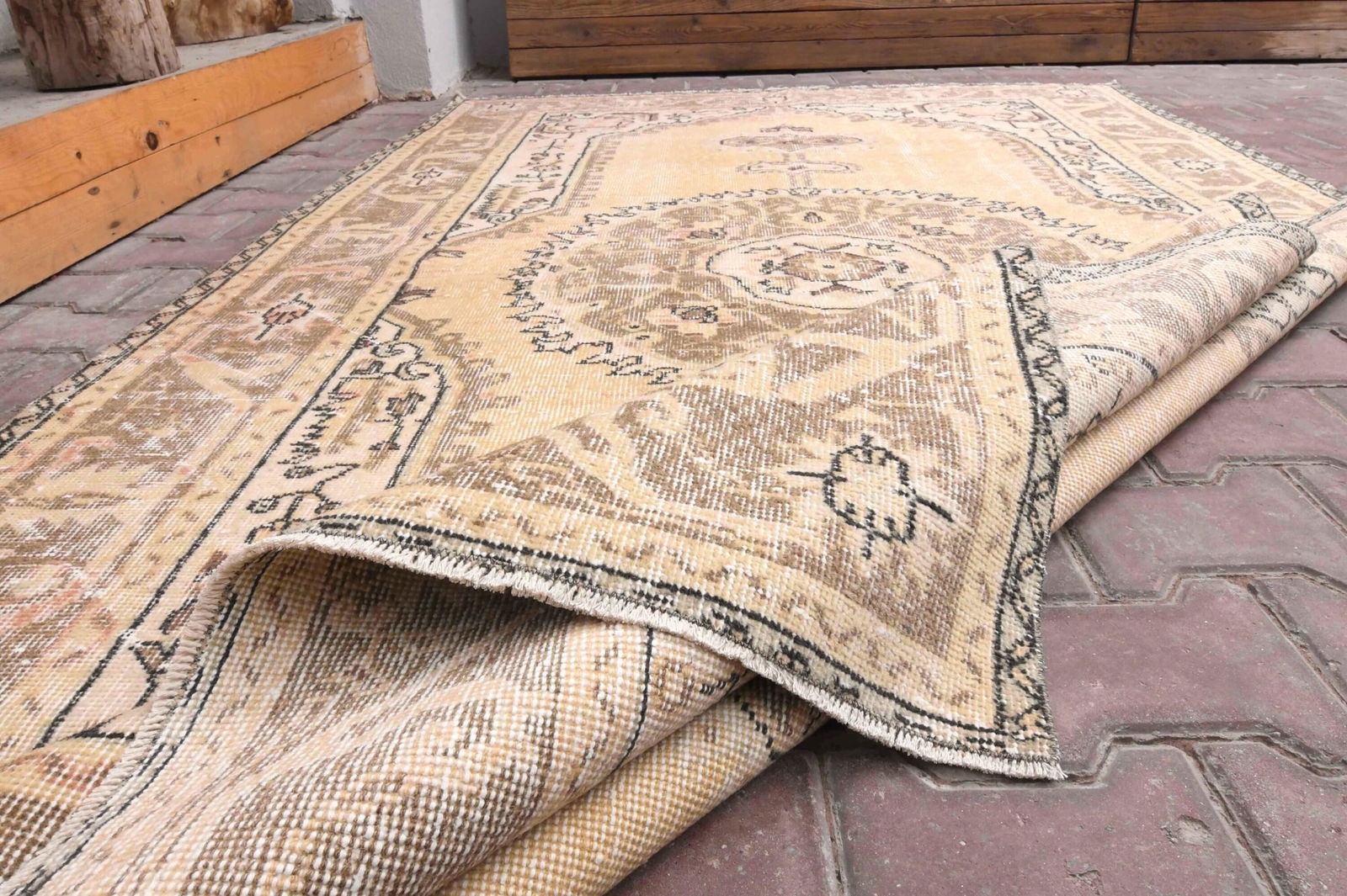 5x9 Oushak Turkish Oushak Antique: Title: 5x9 Oushak Turkish Oushak Antique Origin: Turkey Date/Period: 1960 - 1970 Dimension: Width: 5.5 feet Length: 9.1 feet Materials: Wool And Cotton Description: This Turkish Rug one-of-a-kind Vint