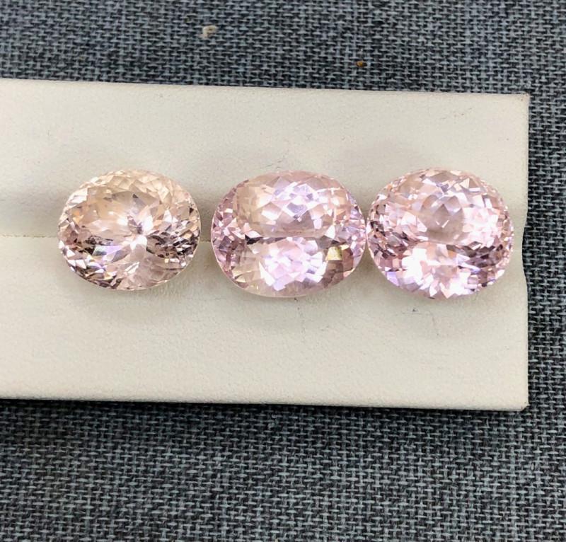 40.15 cts natural Peach Pink Kunzite Gemstone: Dimensions (mm) 15 x 13 x 10mm Weight (carats) 40.15 carats Colors Type Faceted Natural Peach Kunzite Origin : Afghanistan No heating, no treatments. Excellent cut, color and loup clean clarit