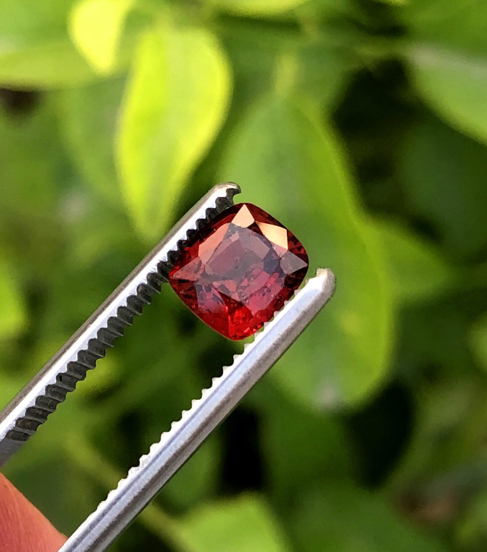 1.55 Crt Natural spinel gemstone from Burma ~7*6*4mm: Materials: Gem type: Spinel Carat weight: 1.55 Description 1.55 Crt Natural spinel gemstone from Burma ~7*6*4mm Weight : 1.55 Crt Size : 7*6*4 mm Origin : Burma Treatment : Natural DHL Shipphing Econo