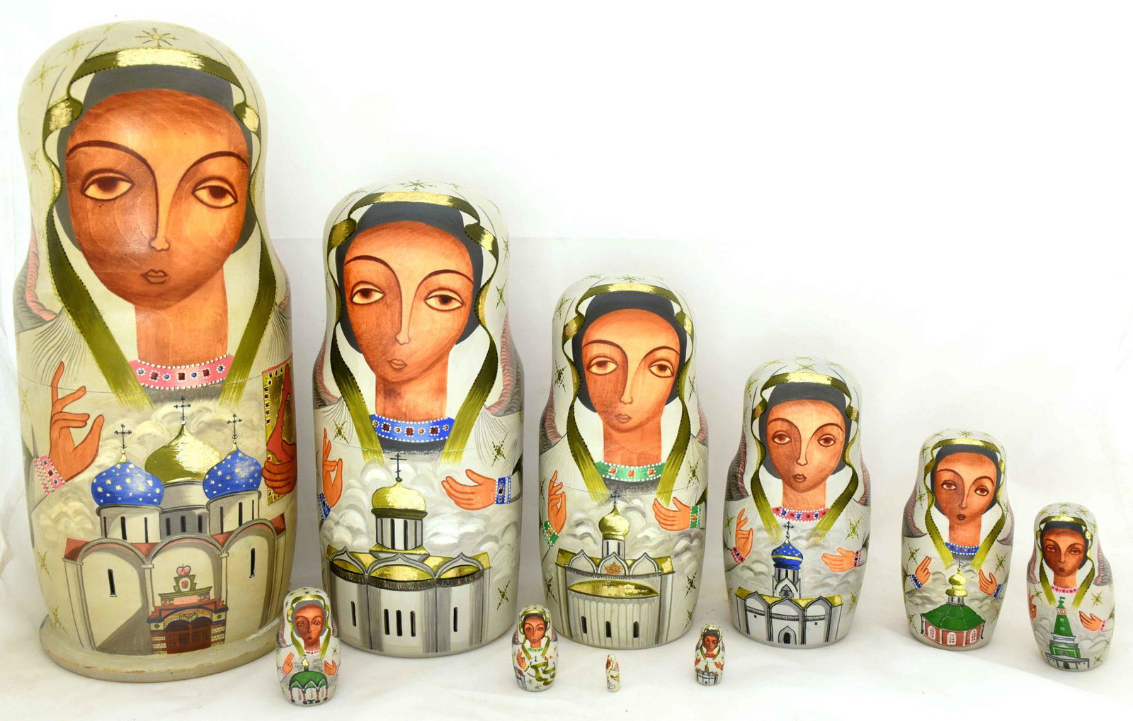 Matreshka: Large Matreshka. Traditional russian wooden nesting doll. Hand made, hand painted with artist’s signature. Sergiyev Posad, 10 pcs. Dimensions: 14 × 34 cm" Reserve: $350.00 Shipping: Domesti