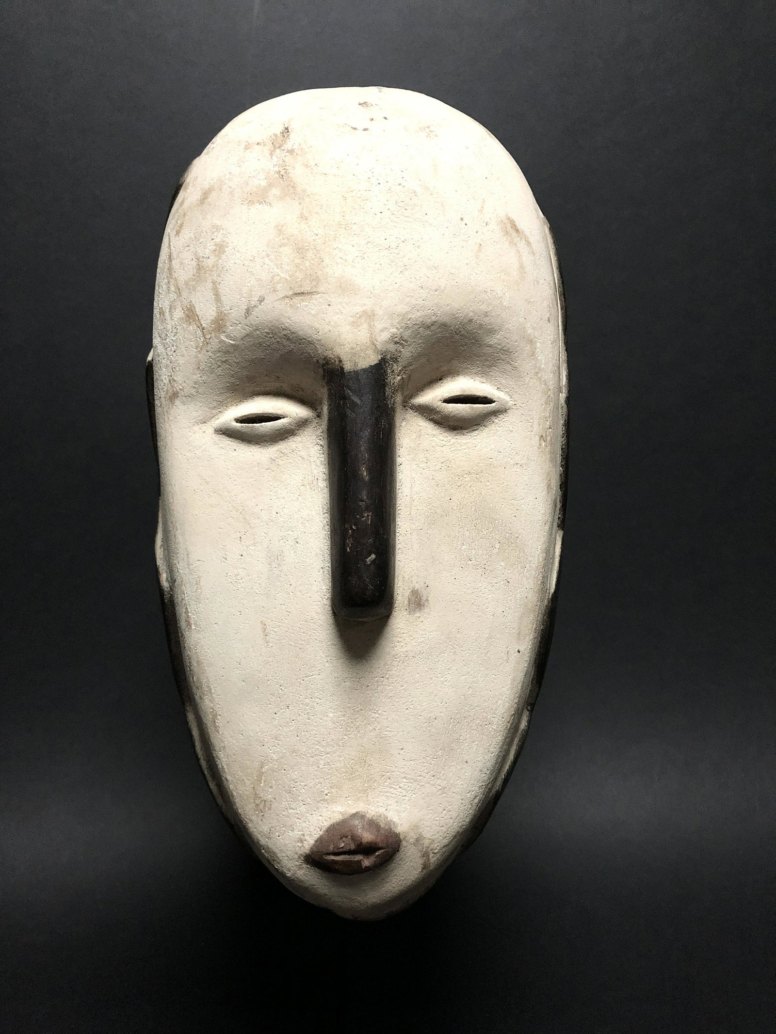 Ngon-Tang mask - Wood, kaolin - Gabon: A fine Ngon-Tang mask, its famous original was formerly held in the collections of Maurice de Vlaminck and Andre Derain. This lovely Ngon-Tang (“young woman") mask is designed with an oval face, a c