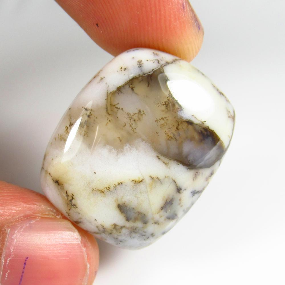 Natural Jasper Quartz - 32.11 Ct: No Reserve! Title: Natural Jasper Quartz - 32.11 Ct Title: Brazil Weight: 32.11 Size/Dimensions: 25.0 x 21.0 x 7.5 mm Additional Information: Pieces : 1 No's / Shape : Cushion Cabochon / Color : White