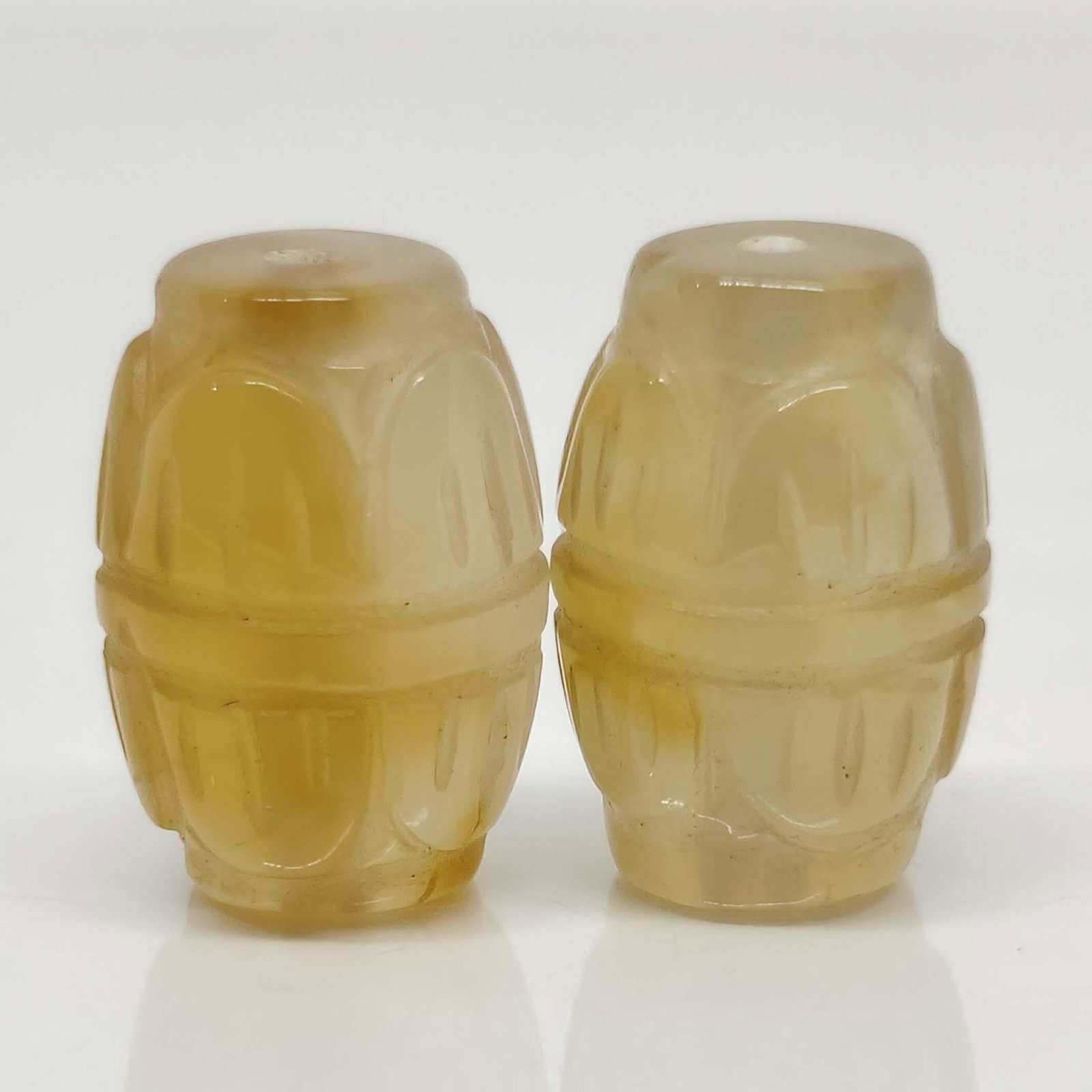 22.10 Ct Natural Australian Banded Onyx Drum Drilled Beads: No Reserve! Title: 22.10 Ct Natural Australian Banded Onyx Drum Drilled Beads Additional Information: Gemstones: Natural Banded Onyx Carat Weights: 22.10 ct Size/Dimensions: 14 X 10 mm Treatment: None