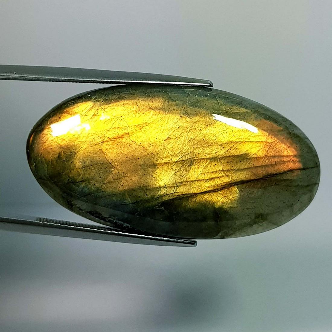 39.29 Ctz Natural Labradorite: No Reserve! Title: 39.29 Ctz Natural Labradorite Color/Clarity: Bluish Green / Semi Transparent Gemstones: Labradorite Carat Weights: 39.29 Size/Dimensions: 39.50 x 20.60 x 5.80 Additional Information