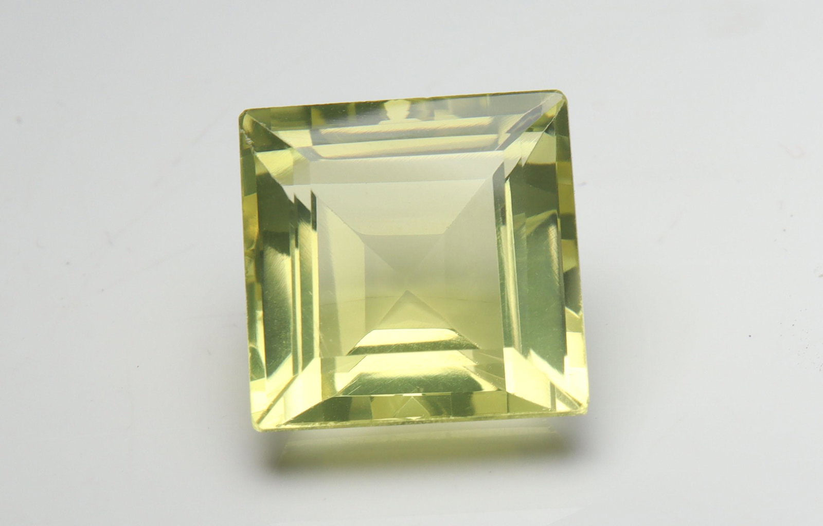 9.92 Cts Natural Lemon Quartz: No Reserve! Title: 9.92 Cts Natural Lemon Quartz Additional Information: Gemstone : Natural Lemon Quartz Shape and cut : Fancy Cut Origin : Africa Weight : 9.92 carats Measurements : 19x12 mm Color : 