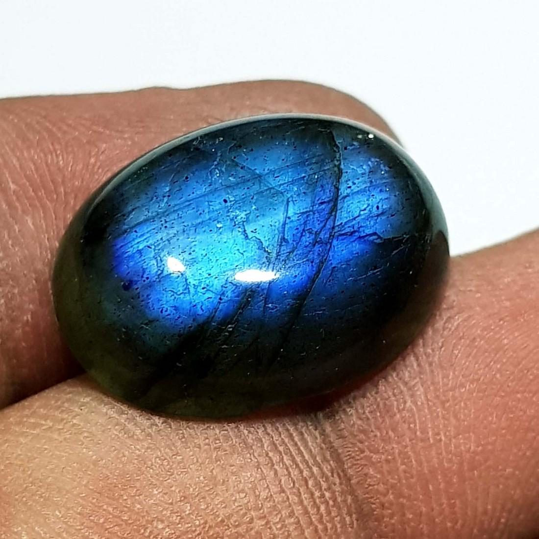 14.90 Ctz Natural Labradorite: No Reserve! Title: 14.90 Ctz Natural Labradorite Color/Clarity: Bluish Green / Semi Transparent Gemstones: Labradorite Carat Weights: 14.9 Size/Dimensions: 20.20 x 15.00 x 6.10 Additional Information: