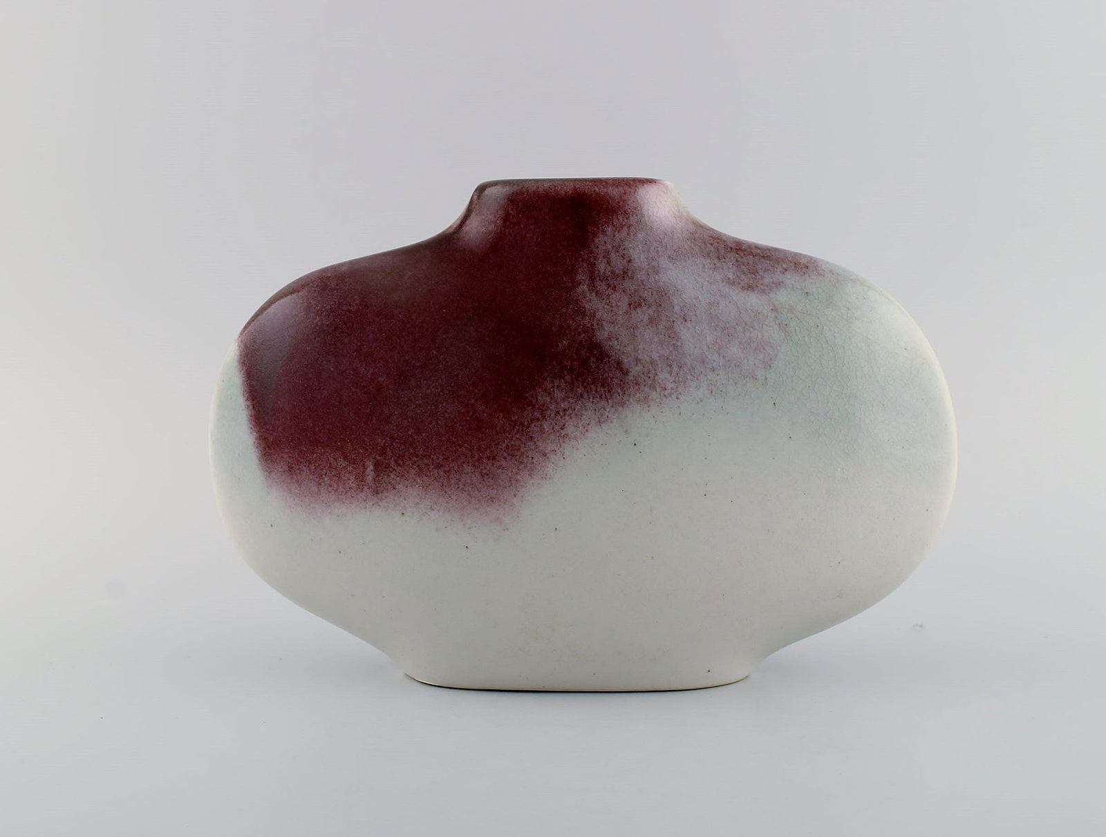 European studio ceramicist. Unique vase in glazed ceramics. Beautiful glaze in purple and light sand (1 of 7)