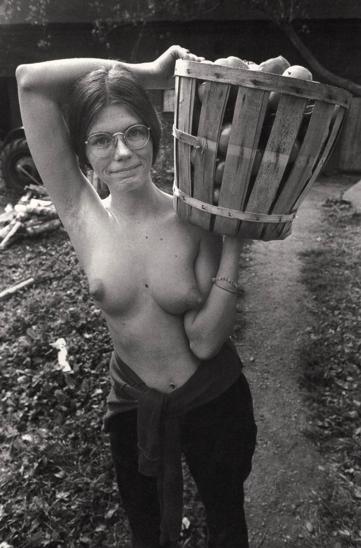 PETER SIMON - Bringing home the Tomatoes (1 of 1)