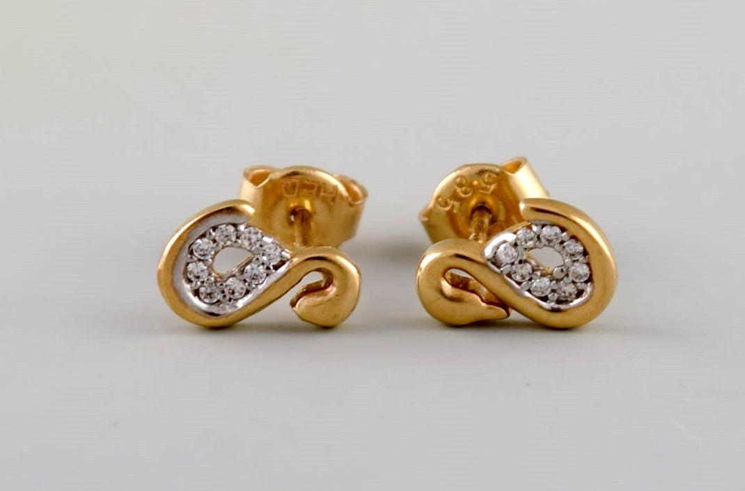 Danish jeweler. A pair of ear studs in 14 carat gold adorned with bright diamonds. Late 20th (1 of 5)
