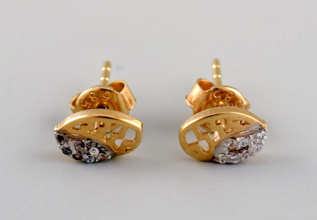 Danish jeweler. A pair of ear studs in 14 carat gold adorned with bright diamonds. Late 20th (1 of 6)