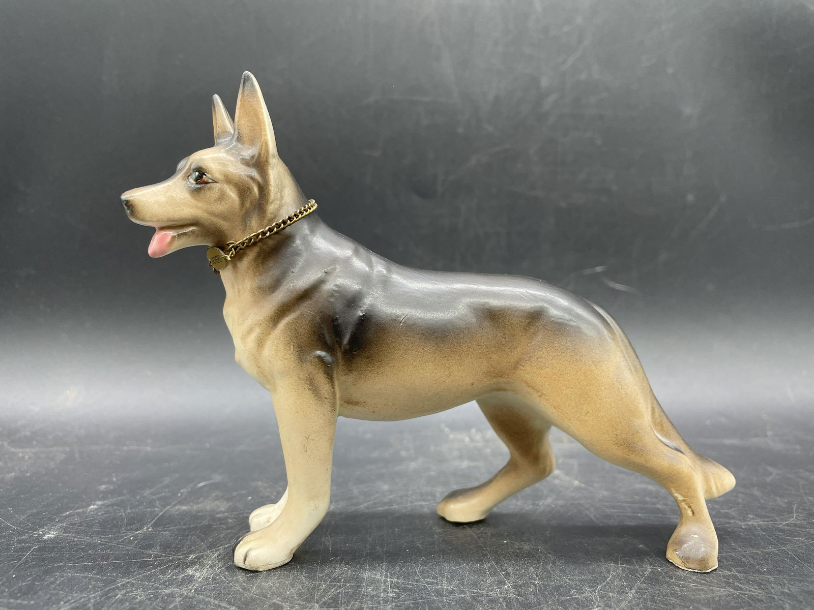 VINTAGE JAPAN PORCELAIN GERMAN SHEPHERD DOG FIGURINE with CHAIN COLLAR (1 of 6)