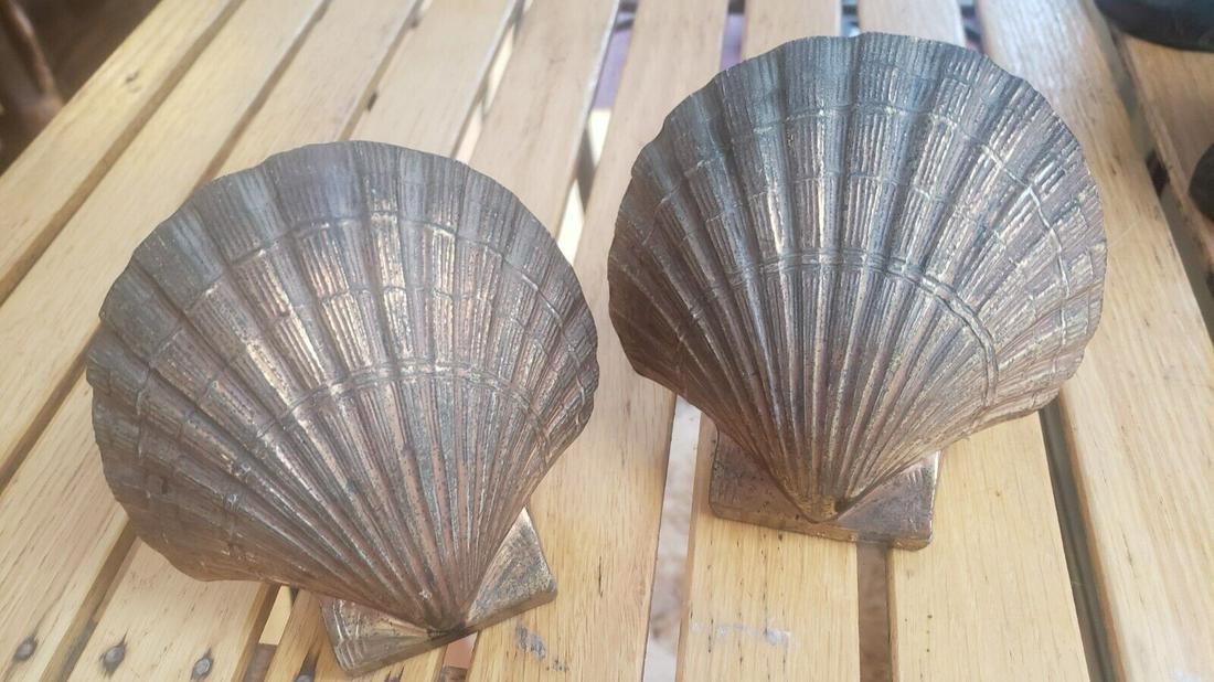 Art deco seashell bookends metal 1950: Great looking piece in good condition. Made of white metal and common have holes or cracks. Date to 1950. Measures 4" tall. Shipping costs include insurance. Shipping: Domestic: Flat-rate of $17.00 to