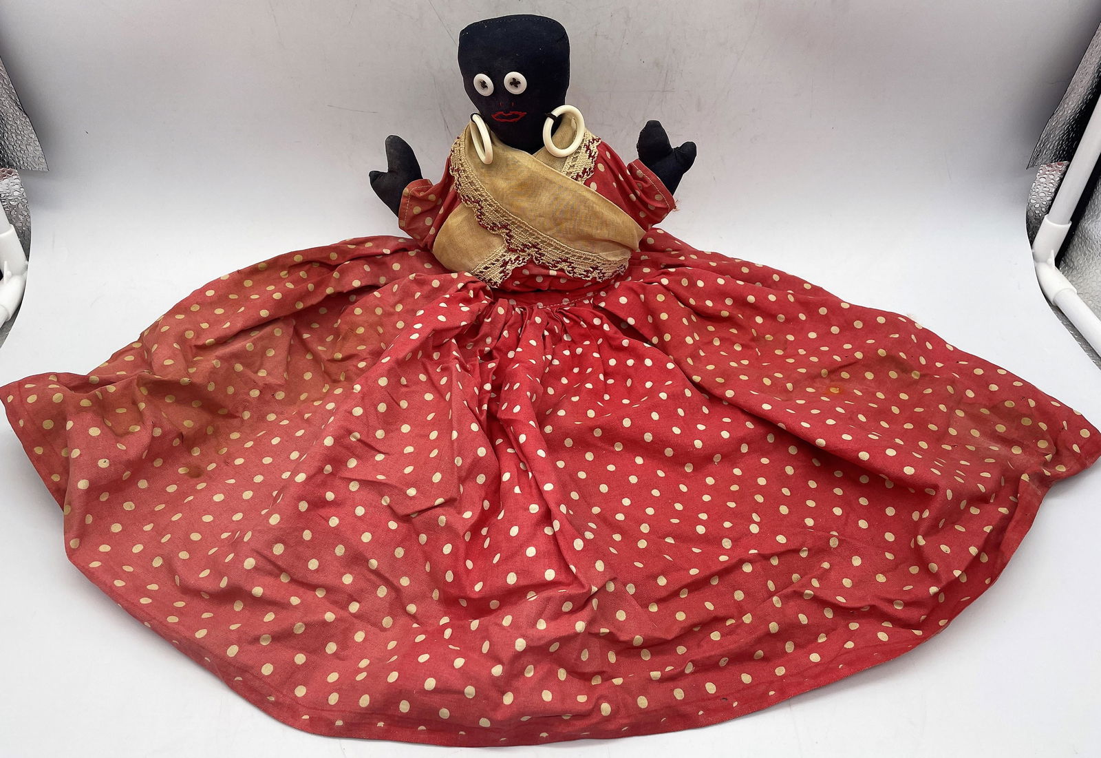 VINTAGE BLACK AFRICAN FOLK ART CLOTH DOLL RED HANKIE DRESS PINAFORE SHELF BED SITTER (1 of 7)