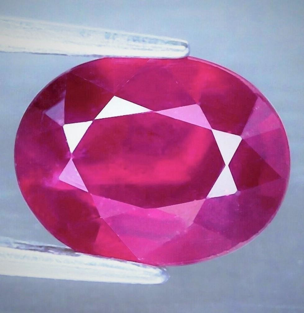 3,38 cts Natural Oval Pink Red Ruby (1 of 2)
