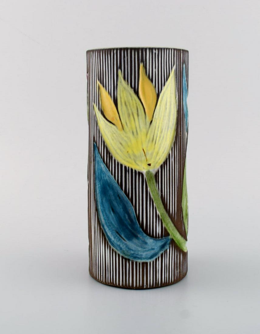 Mari Simmulson (1911-2000) for Upsala-Ekeby. Vase in glazed ceramics with floral decoration.: Mari Simmulson (1911-2000) for Upsala-Ekeby. Vase in glazed ceramics with floral decoration. Mid-20th century. Measures: 19.5 x 9 cm. In excellent condition. Stamped. Reserve: $140.00 Shipping: Domest