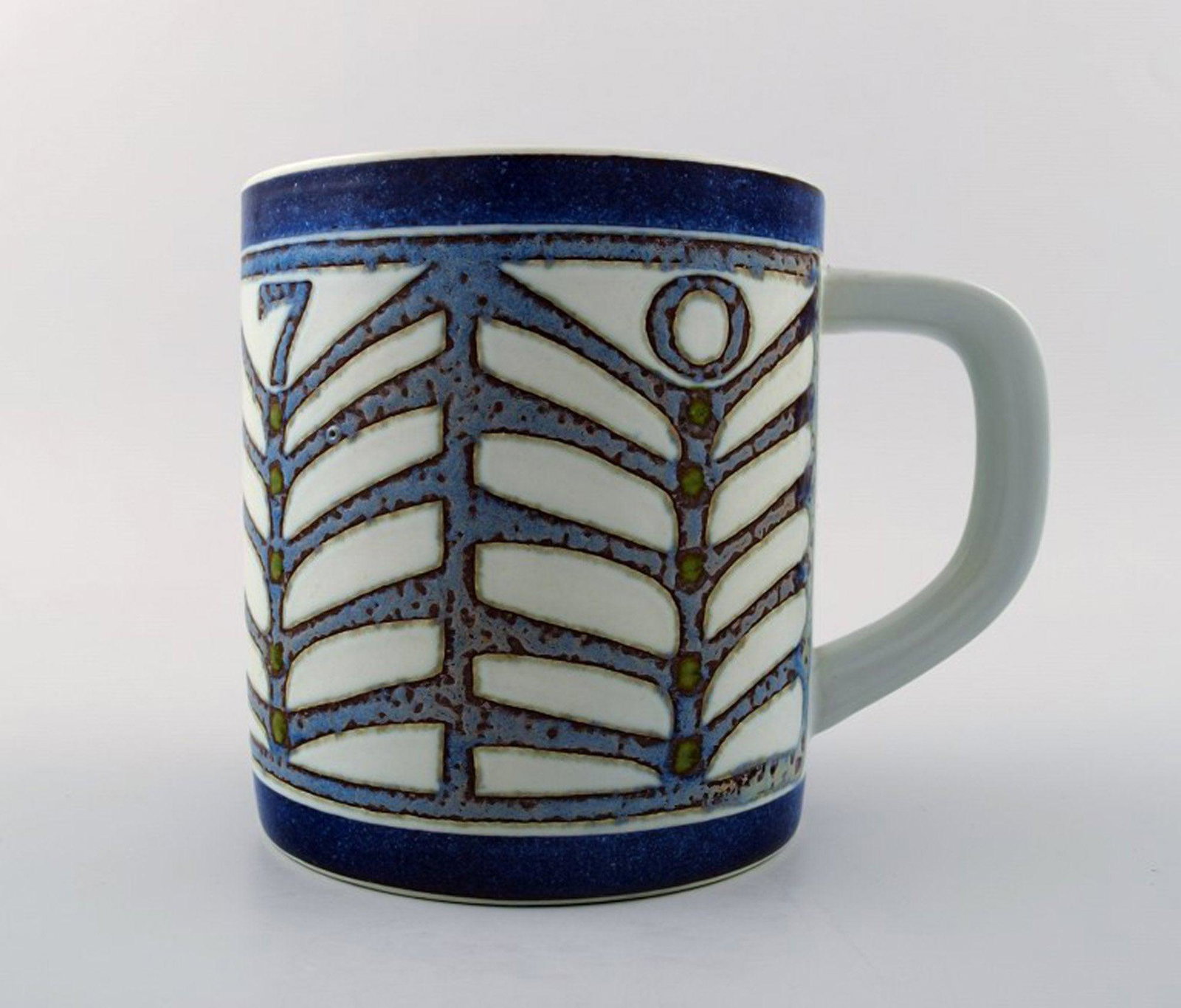 Royal Copenhagen Annual Mug large 1970. Designer Dorthe Schierup.: Royal Copenhagen Annual Mug large 1970. Designer Dorthe Schierup. In perfect condition. 1st. factory quality. Height 11.2 cm. Diameter 10.2 cm. Reserve: $35.00 Shipping: Domestic: Shipping rates are d