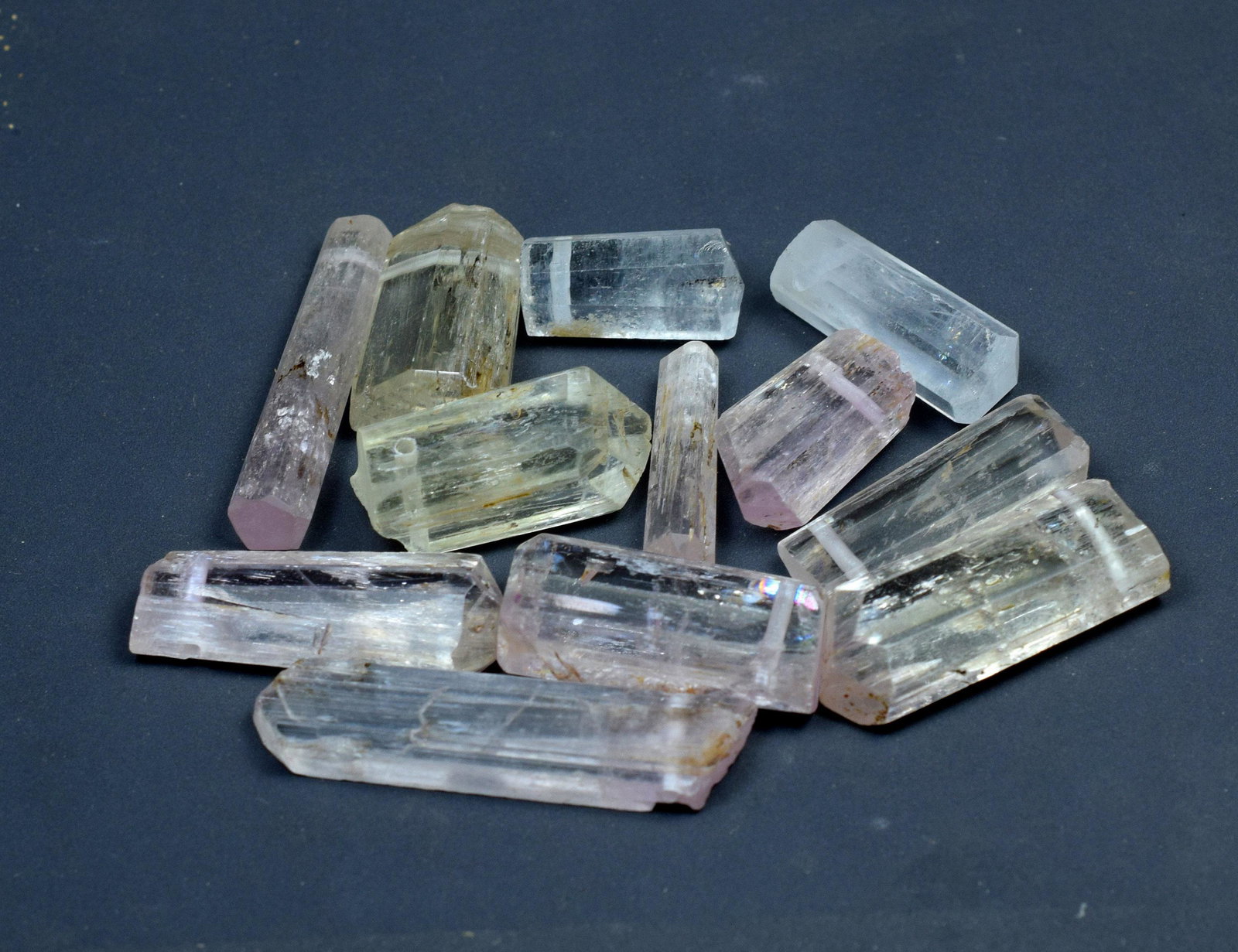 12 Pieces Terminated Natural yellow Color Kunzite Crystals Lot from Afghanistan: Materials: kunzite Description 12 Pieces Terminated Natural yellow Color Kunzite Crystals Lot from Afghanistan R20-111 Reserve: $48.00 Shipping: Domestic: Flat-rate of $20.00 to anywhere within