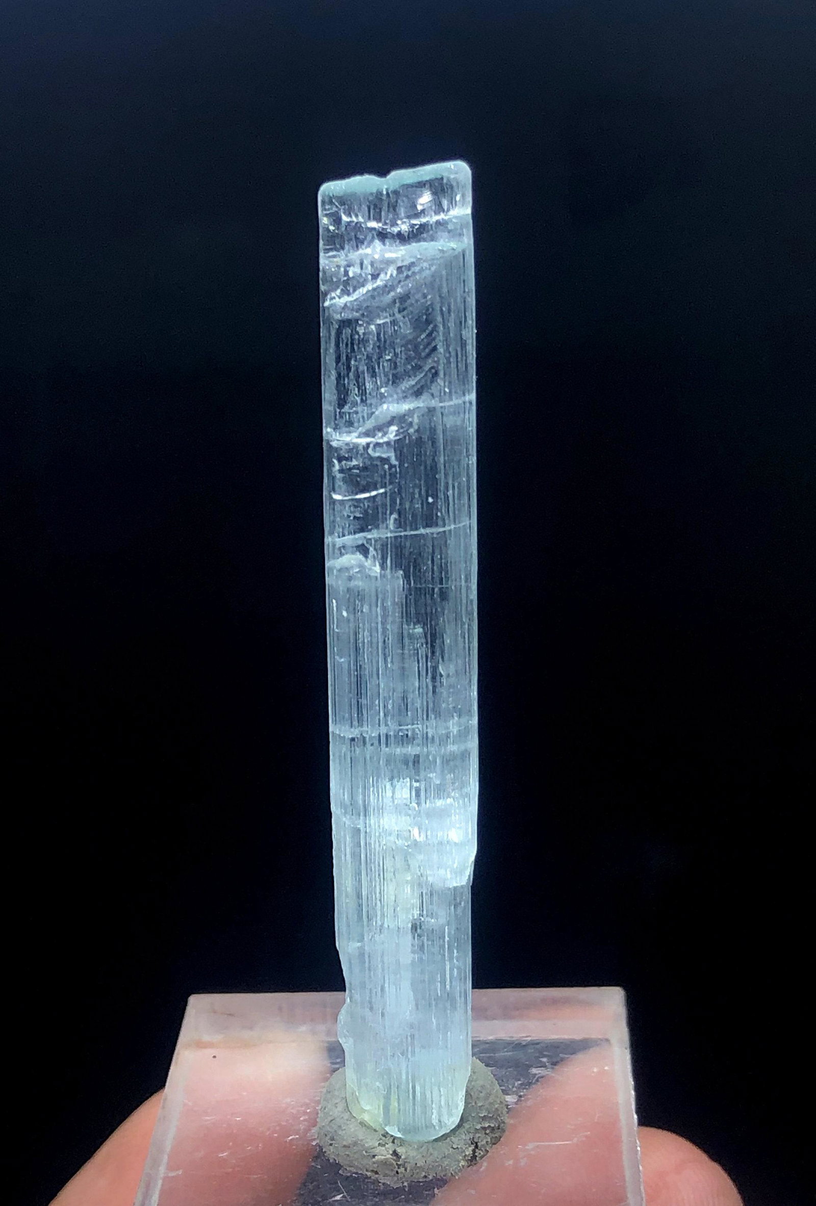 Natural Aquamarine Crystal, Terminated Aquamarine ,Blue Aquamarine, Raw Aquamarine, Minerals: Materials: Gem type: Aquamarine Description Natural Aquamarine Crystal, Terminated Aquamarine ,Blue Aquamarine, Raw Aquamarine, Minerals Specimen From Pakistan - 30.00 carats Aquamarine has natural bl