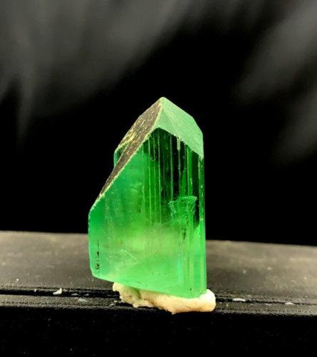 18.52 Gram Beautiful V Shaped Terminated Transparent Lush Green Kunzite Crystal: Materials: Gem type: Kunzite Description ****** Description ****** ***** Item Name Terminated Transparent Green Kunzite Crystal ***** Weight 18.52 Grams ***** ***** Origin Kunar, ( Afganistan ) ***** 