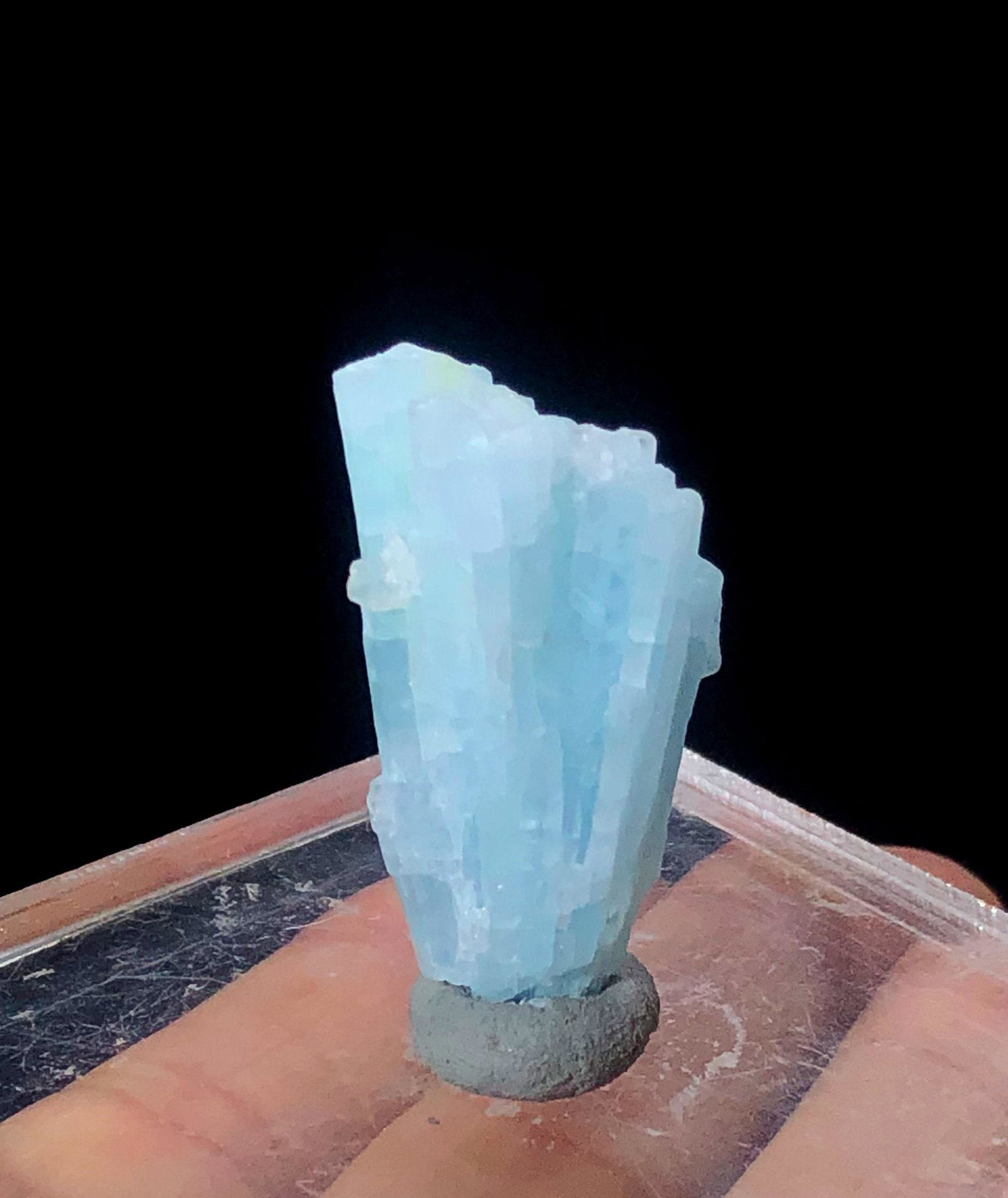 Sky Blue Aquamarine Bunch ,Natural Aquamarine Crystal ,Aquamarine Specimen From Skardu Pakistan 11: Materials: Gem type: Aquamarine Description Sky Blue Aquamarine Bunch ,Natural Aquamarine Crystal ,Aquamarine Specimen From Skardu Pakistan 11 Gram Weight :11 Gram Size : 38*31*20 mm Origin : Pakistan