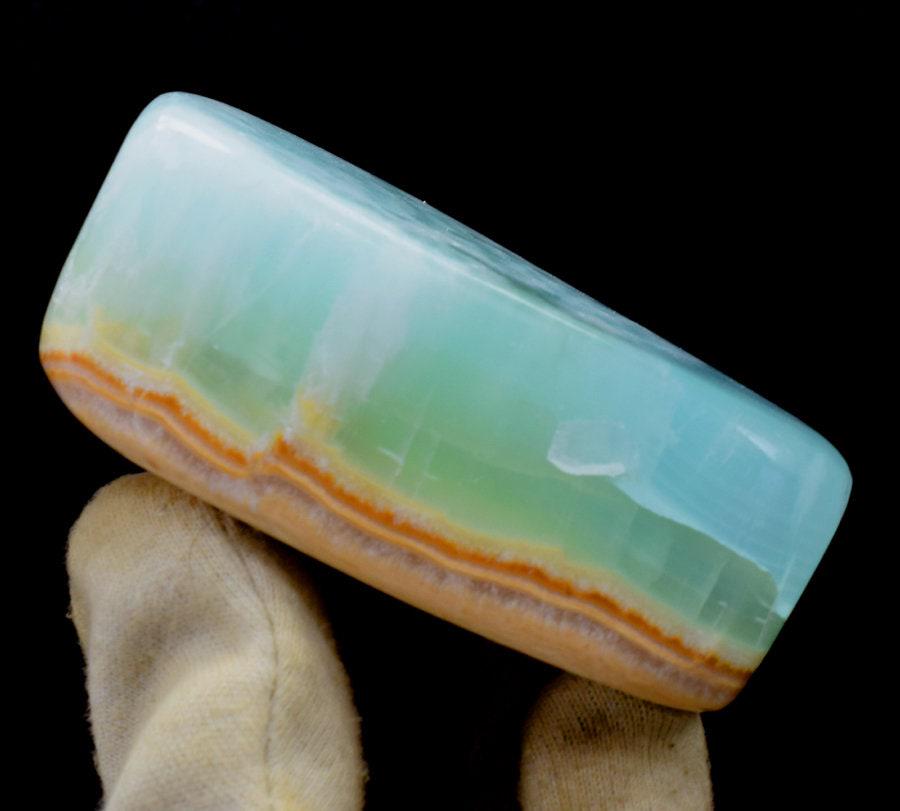 Carribean Calcite , Pistachio Calcite Tumbled Freeform - 348 gram , 87*56 mm: Materials: Aragonite, carribean calcite, blue calcite, Pistachio calcite Description Carribean Calcite , Pistachio Calcite Tumbled Freeform This listing is for this exact Caribbean Pistachio calcite t