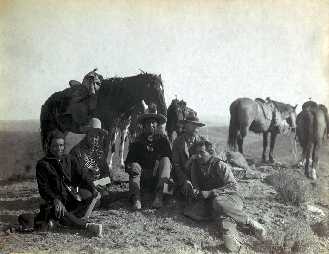 1906, EDWARD S. CURTIS AND FOUR APSAROKE MEN, ULTRA-RARE CLASSIC (1 of 2)