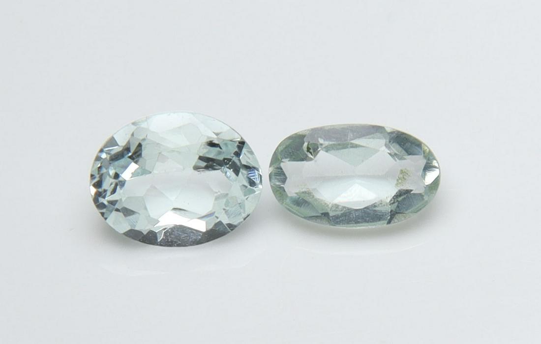 0.56 cts Natural Green Beryl Set: No Reserve! Title: 0.56 cts Natural Green Beryl Set Additional Information: Gemstone : Natural Green Beryl Origin : Brazil Weight : 0.56 carats Dimensions : 5x4 mm, 5x3 mm Shape : Oval Cut Color : Gre