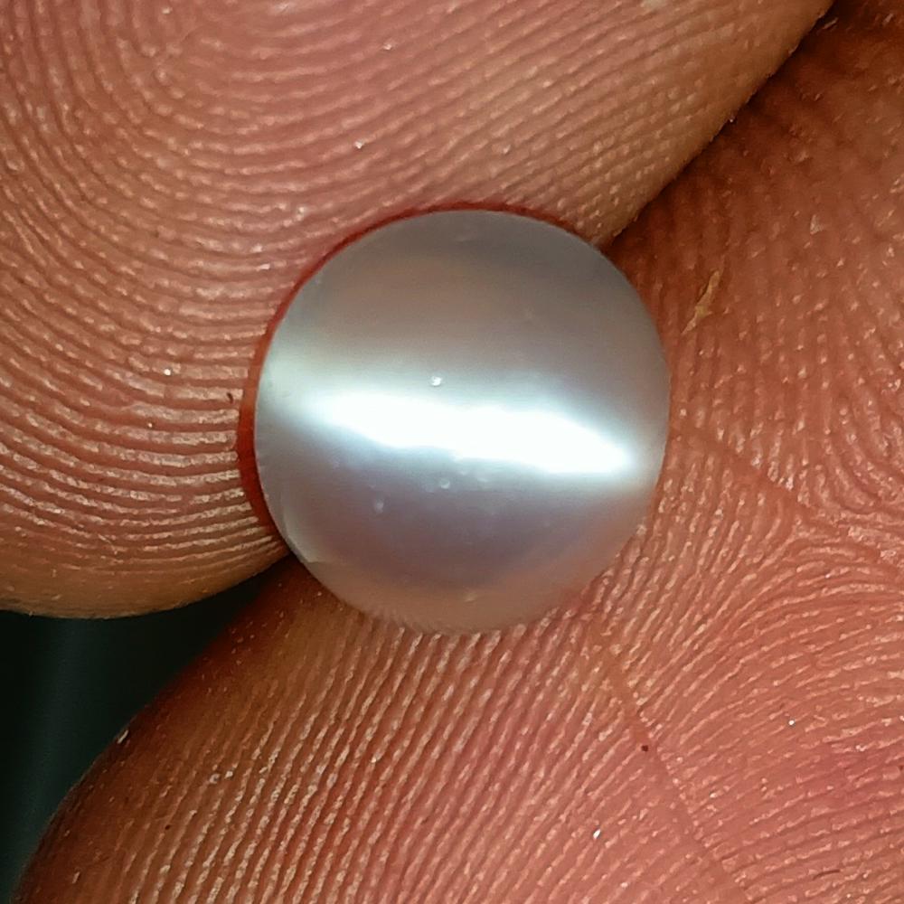 1.65 Ctw Natural Moonstone Round Cab: No Reserve! Title: 1.65 Ctw Natural Moonstone Round Cab Stone Clarity: Semi-Transparent Gemstones: Natural Moonstone Carat Weights: 1.65 Size/Dimensions: 7.00 x 7.00 x 4.80 mm Additional Information: