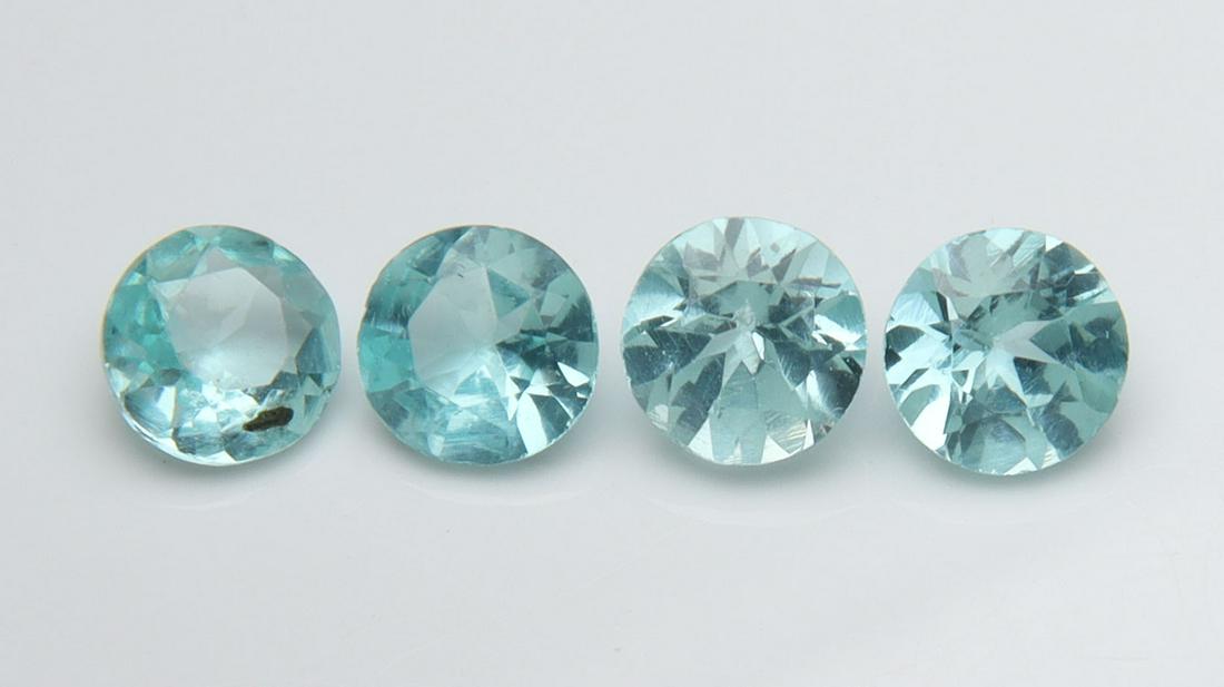 1.18 Cts Natural Green Apatite Set: No Reserve! Title: 1.18 Cts Natural Green Apatite Set Additional Information: Gemstone : Natural Green Apatite Origin : Brazil Weight : 1.18 carats Dimensions : mm, 4x4 mm, Shape : Round Cut Colour : 