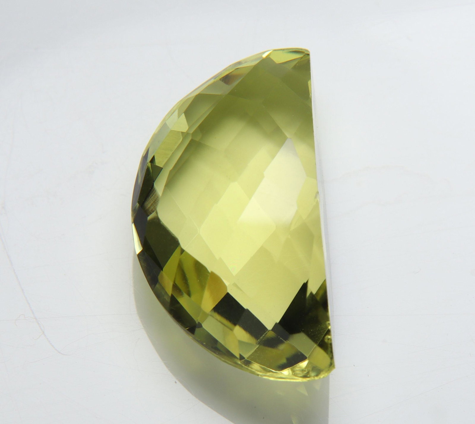 15.60 Cts Natural Lemon Quartz: No Reserve! Title: 15.60 Cts Natural Lemon Quartz Additional Information: Gemstone : Natural Lemon Quartz Shape and cut : Fancy Cut Origin : Africa Weight : 15.60 carats Measurements : 21.98x11.55x9.1