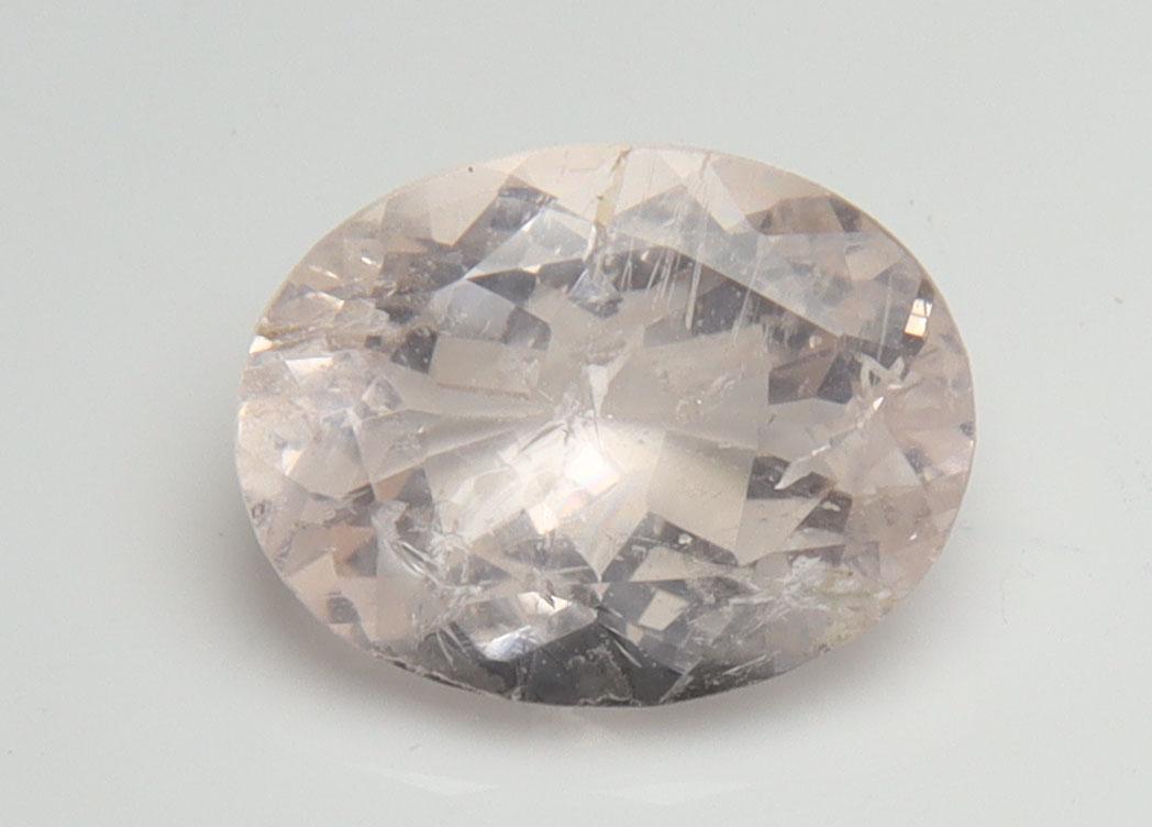 1.16 cts Natural Morganite: No Reserve! Title: 1.16 cts Natural Morganite Additional Information: Gemstone : Natural Morganite Shape and Cut : Oval Cut Weight : 1.16 carats Measurements : 8x6 mm, Color : Peach Transparency : Tra