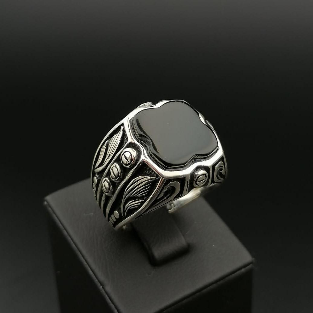 925 Silver Men's Ring with Black Onyx: Title: 925 Silver Men's Ring with Black Onyx Description: 925 Silver Men's Ring with Black Onyx -Condition:New -Total Weight:13.4g -Size: US Size 9.75 (19.75mm) With Gift Box Express Shipping.Carrier: