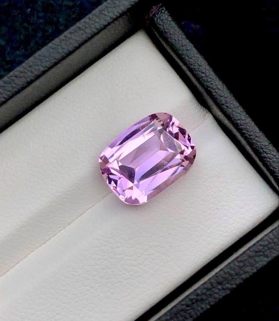 Scissor Cut Kunzite Gemstone For Jewelry - 8.80 Crts - 13X10X8 mm (1 of 5)