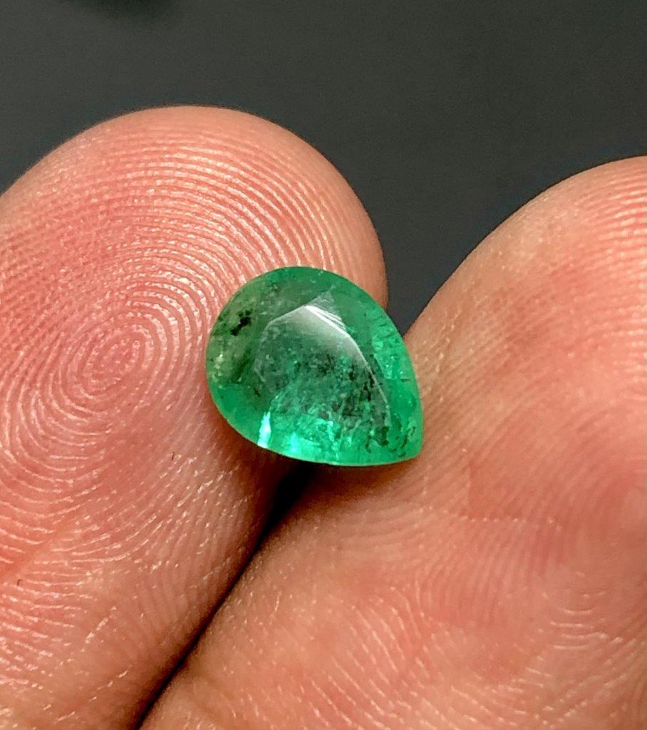 1.30 Carats Pear Shape Emerald - 8X7X4 mm (1 of 5)